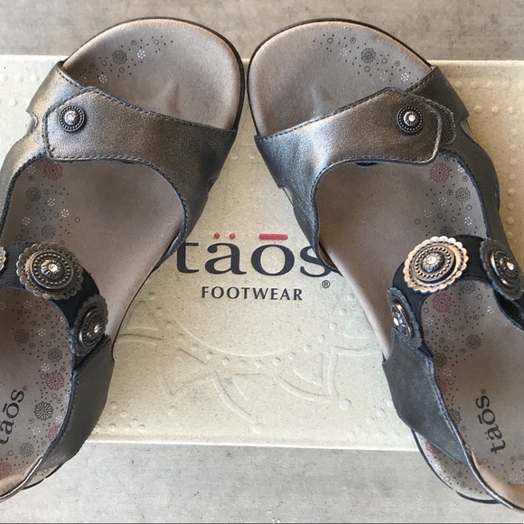 taos silver sandals